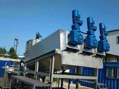 What is the basic operation knowledge of the sludge dehydrator?